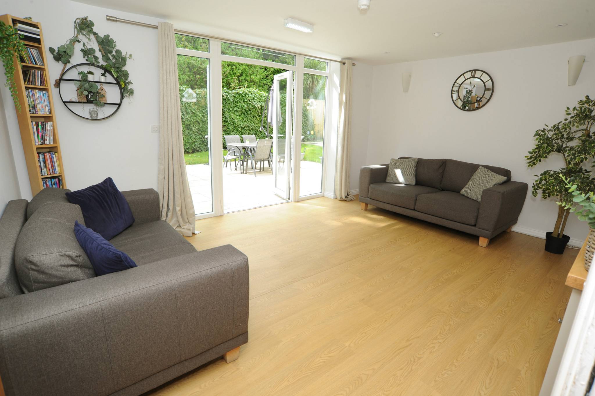 Tanglewood Mews - Maple Grove lounge