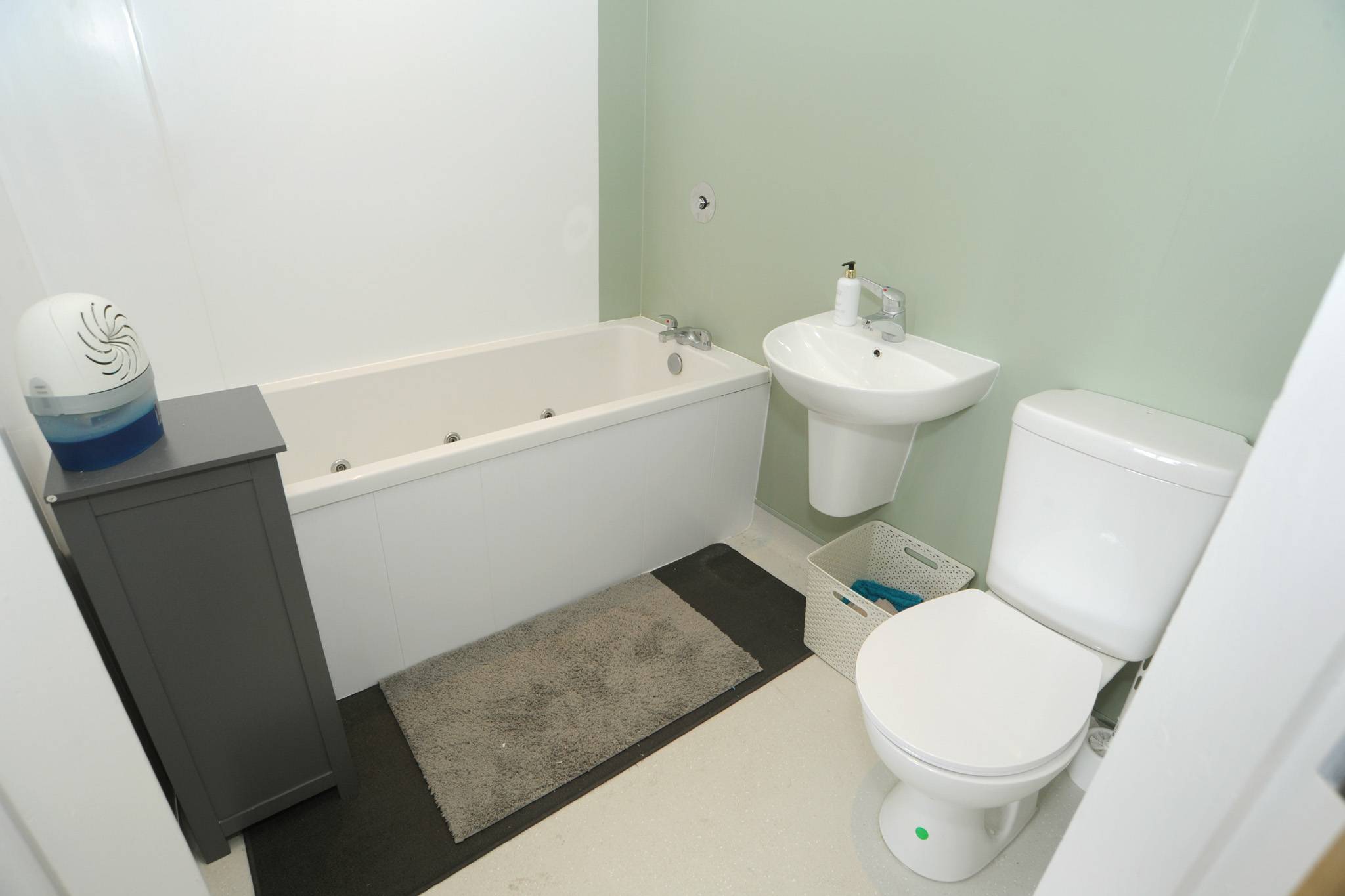 Tanglewood Mews - Olive Grove bathroom