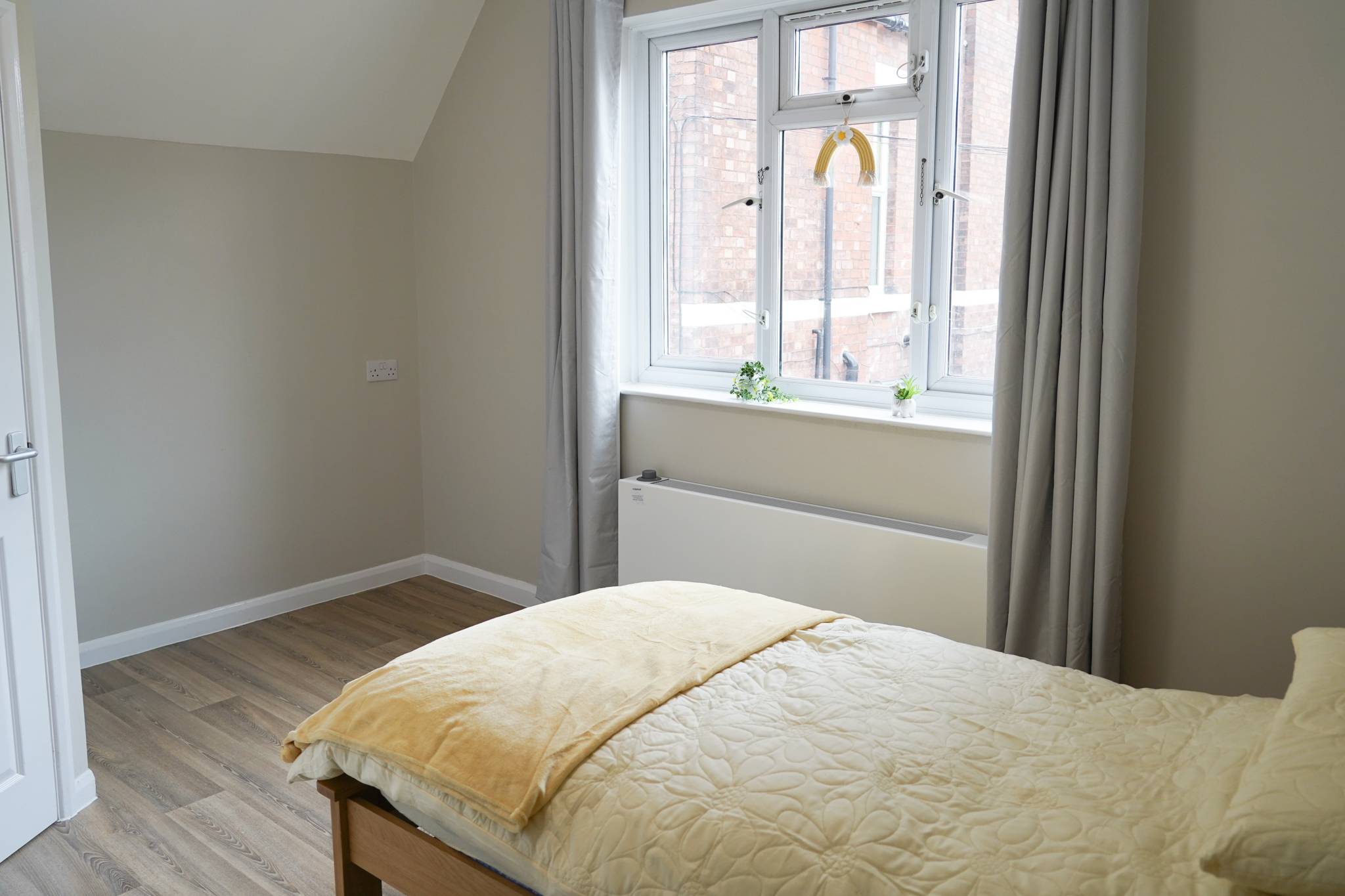 Coach House Burton bedroom
