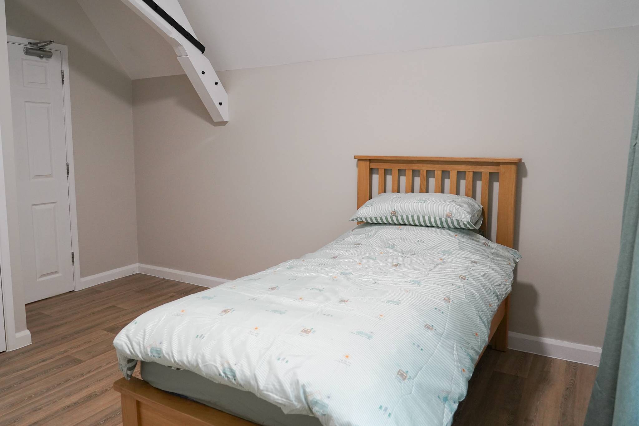 Coach House Burton bedroom
